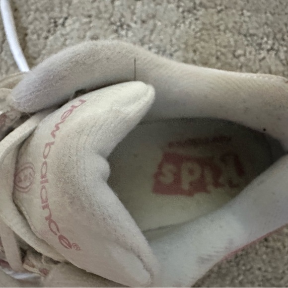 New Balance Girls Tennis Shoes.White&Pink- size 13 1/2 kids- non-marking sole. - Picture 5 of 8